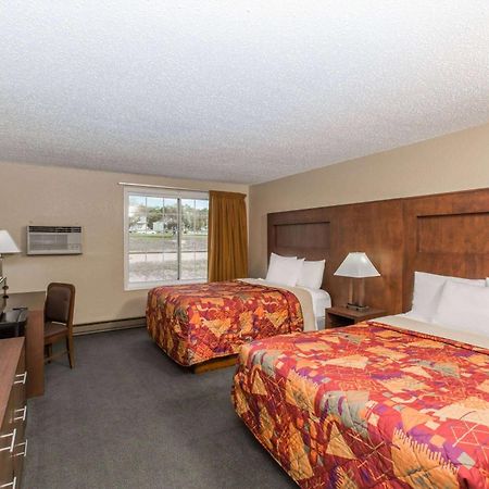 Days Inn By Wyndham Pierre Bagian luar foto