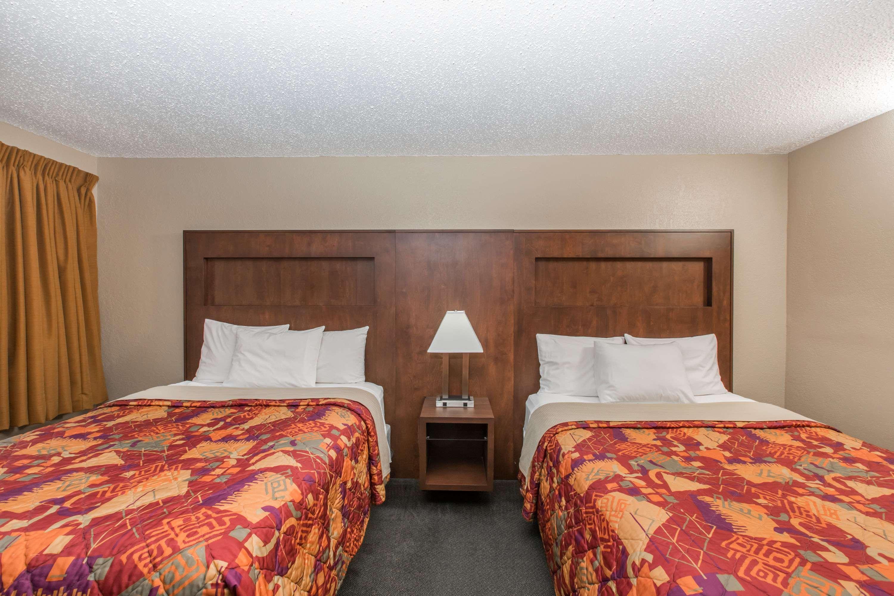 Days Inn By Wyndham Pierre Bagian luar foto