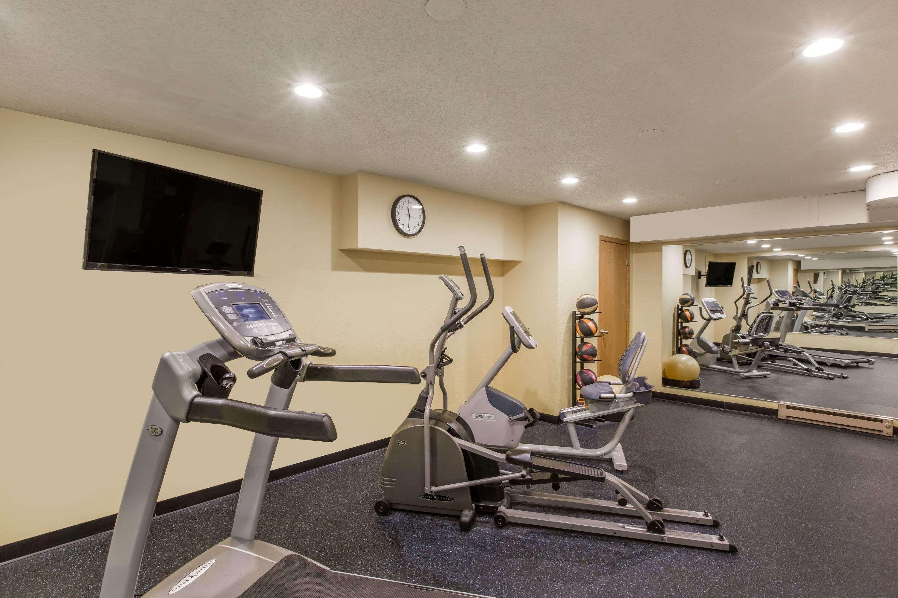 Days Inn By Wyndham Pierre Bagian luar foto