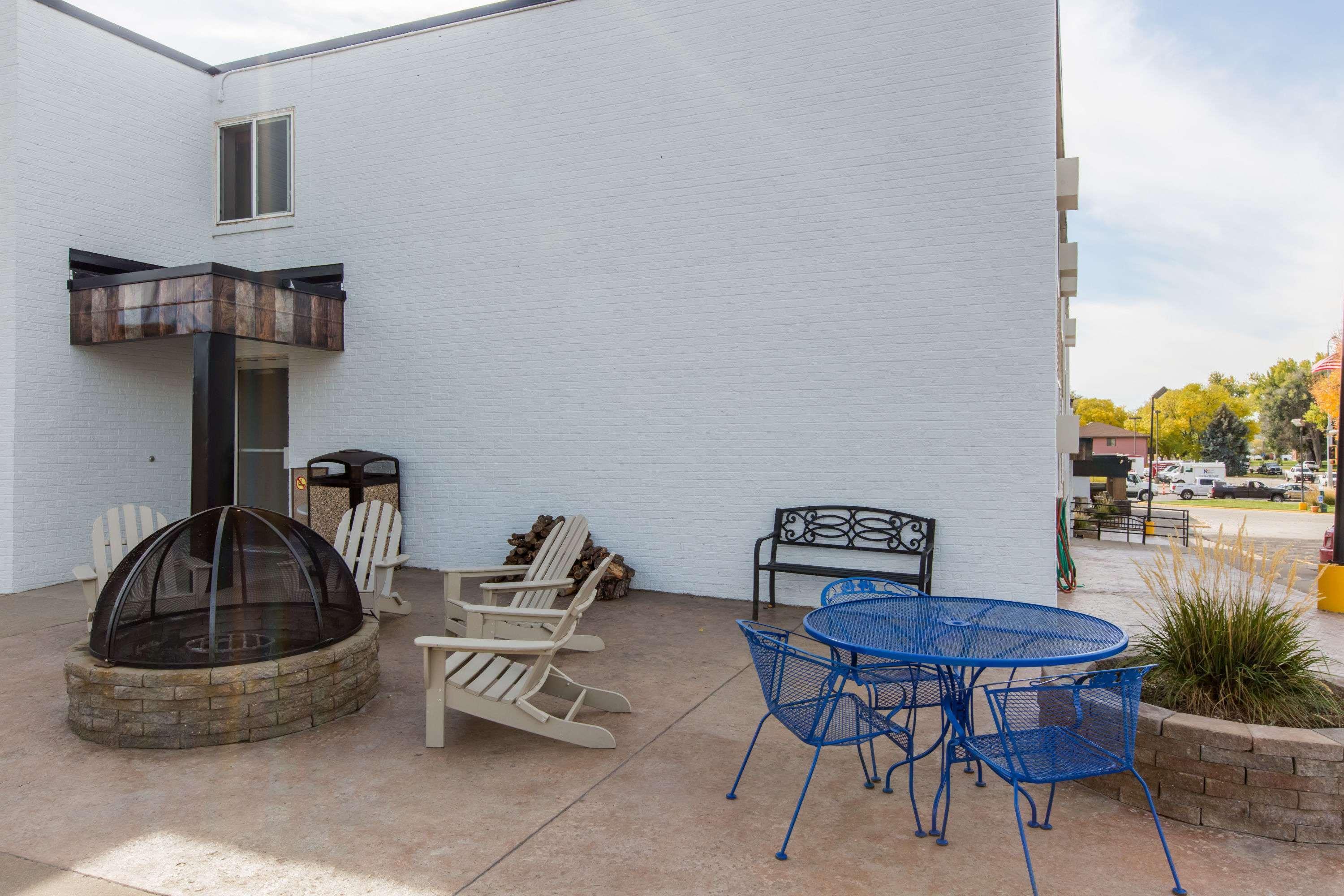Days Inn By Wyndham Pierre Bagian luar foto