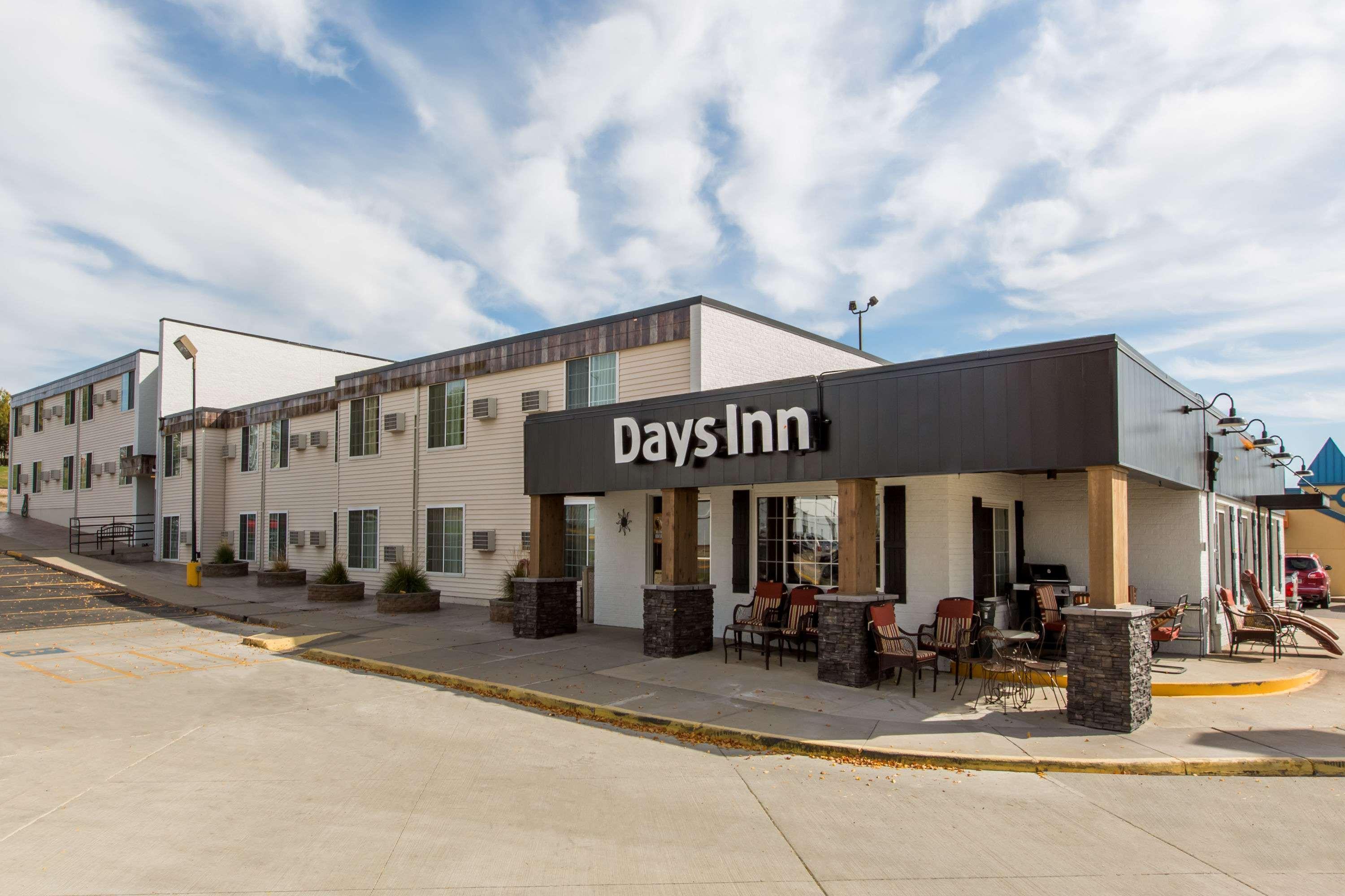 Days Inn By Wyndham Pierre Bagian luar foto