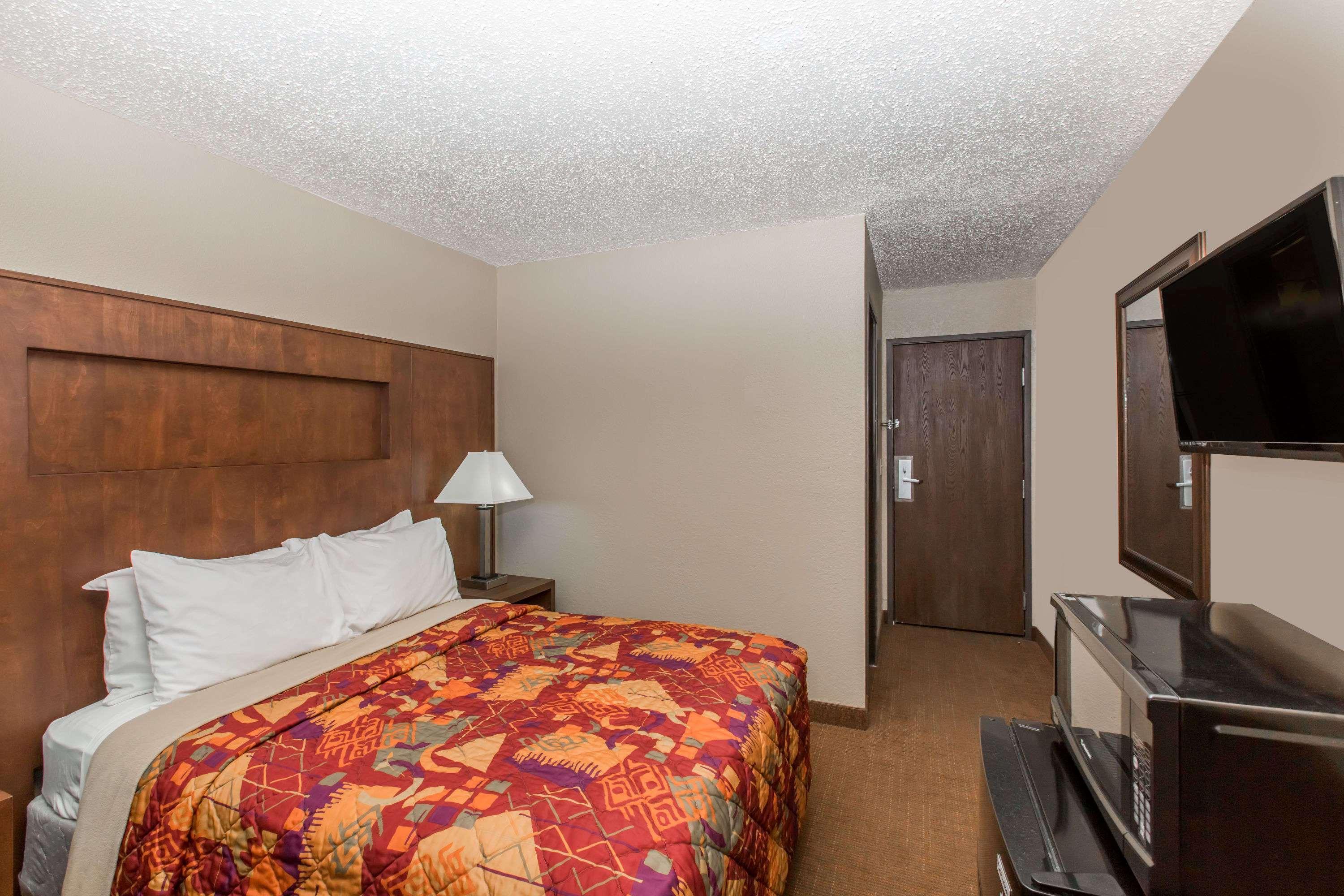 Days Inn By Wyndham Pierre Bagian luar foto