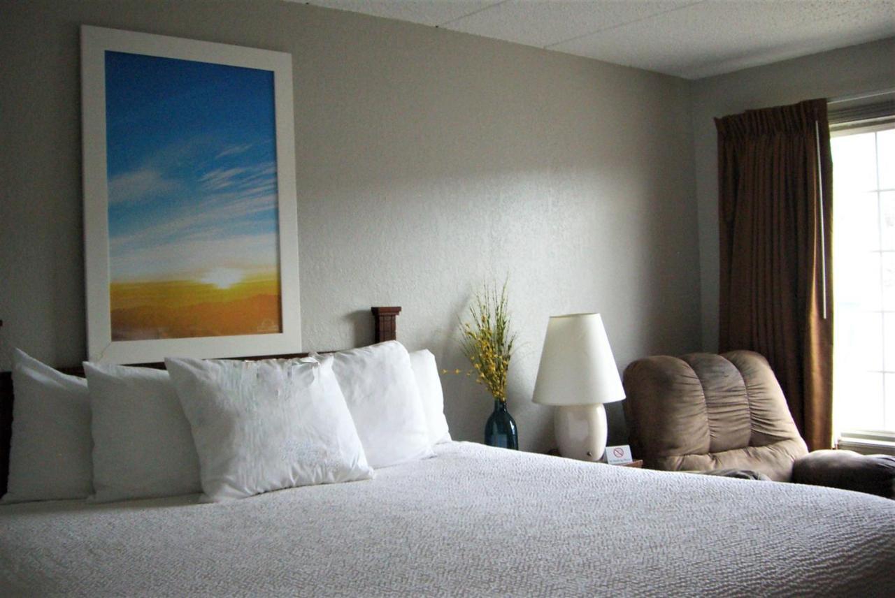 Days Inn By Wyndham Pierre Bagian luar foto