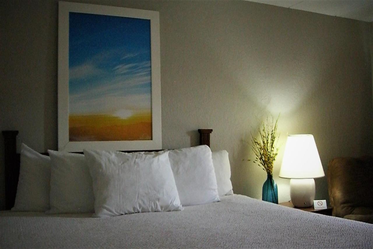 Days Inn By Wyndham Pierre Bagian luar foto