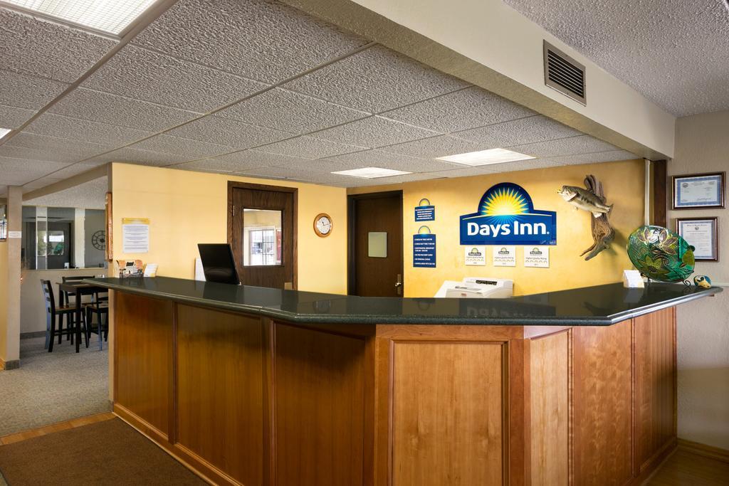 Days Inn By Wyndham Pierre Bagian luar foto