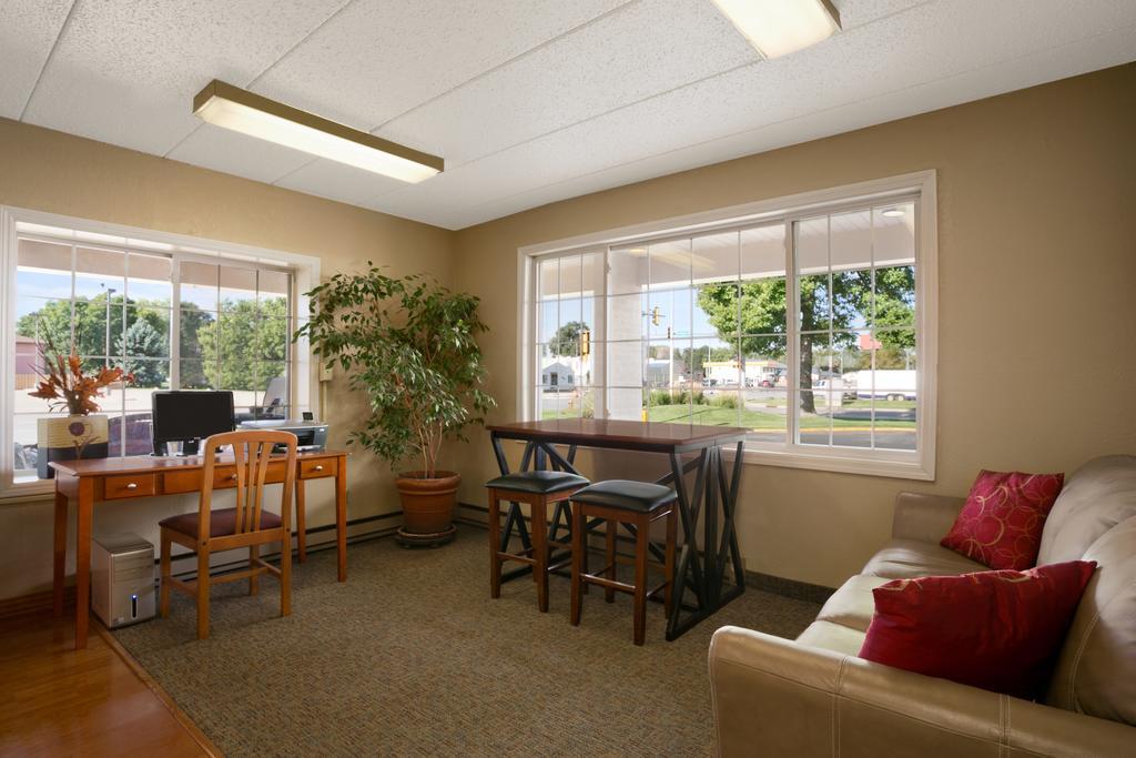 Days Inn By Wyndham Pierre Bagian luar foto